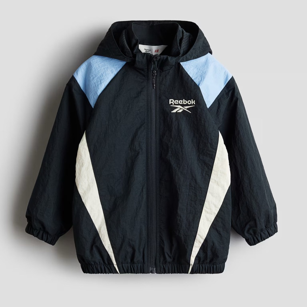 H&M X REEBOK
MOTIF-DETAIL WINDBREAKER